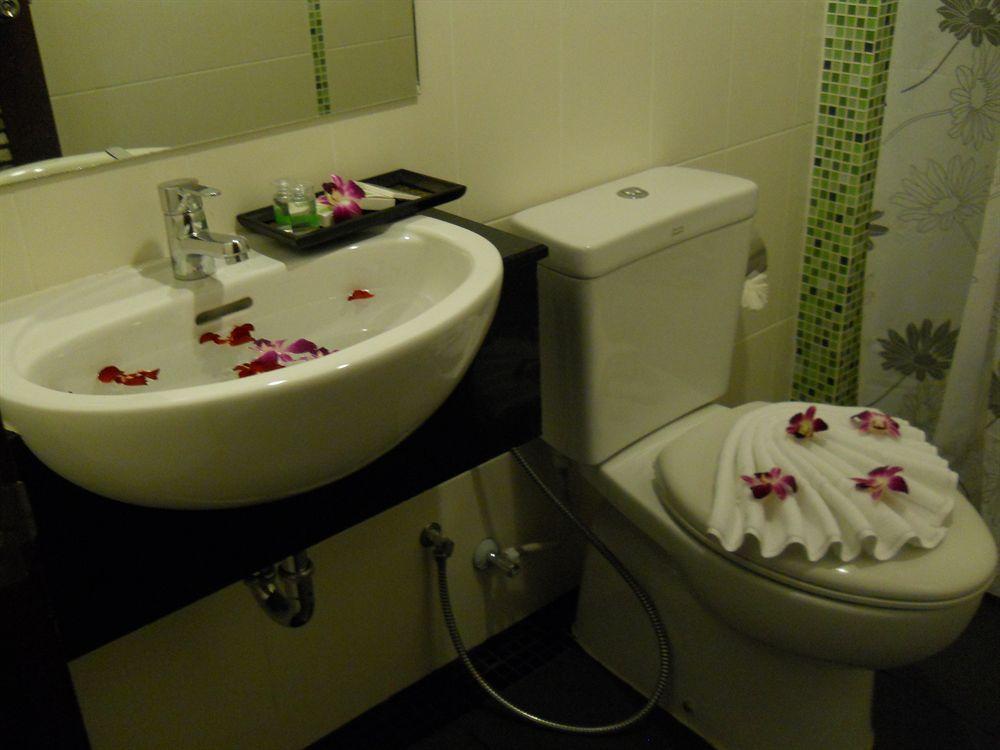 The Chambre Patong Экстерьер фото