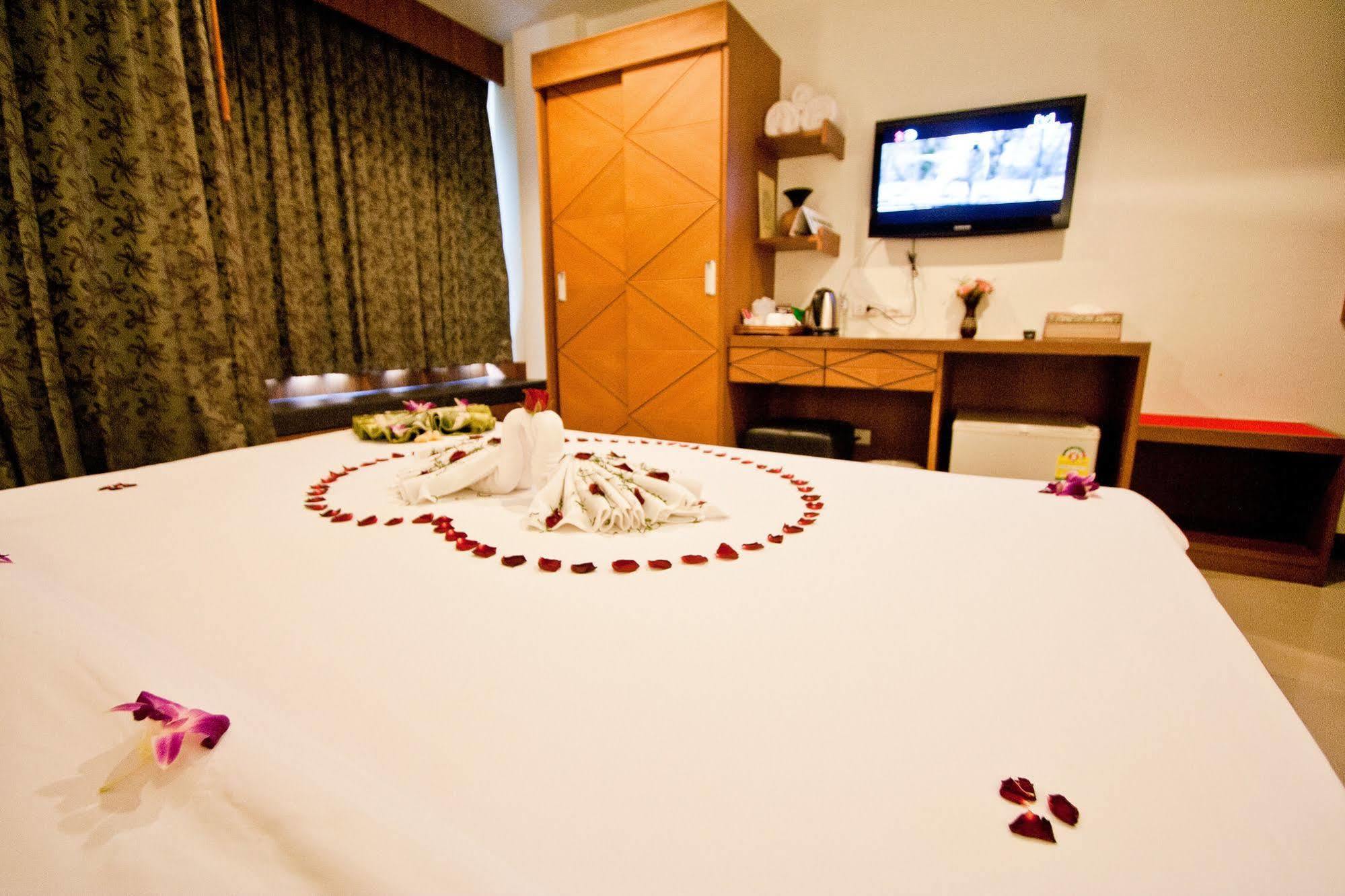 The Chambre Patong Экстерьер фото