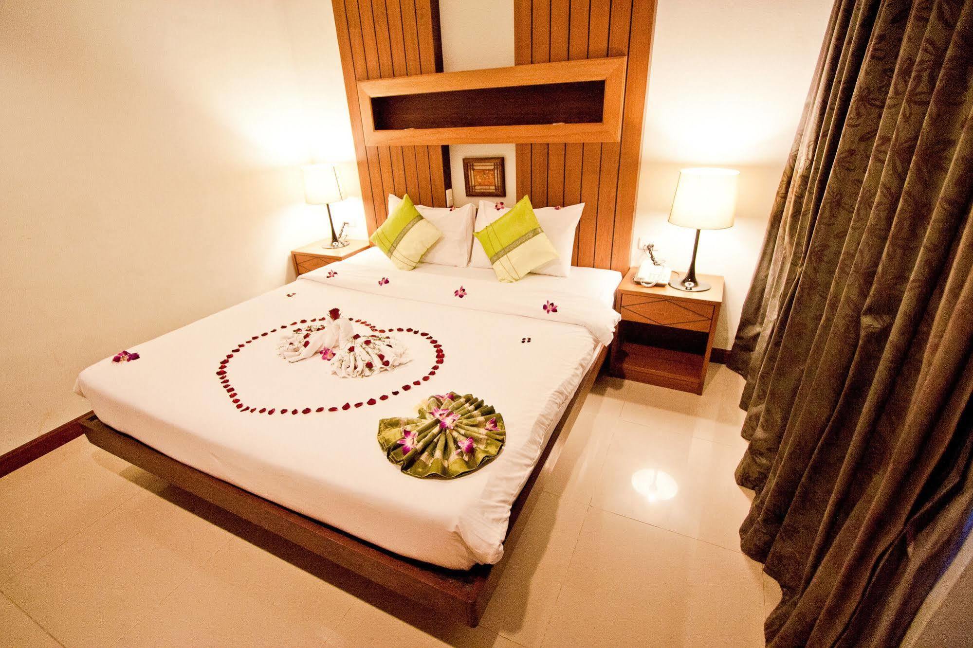 The Chambre Patong Экстерьер фото