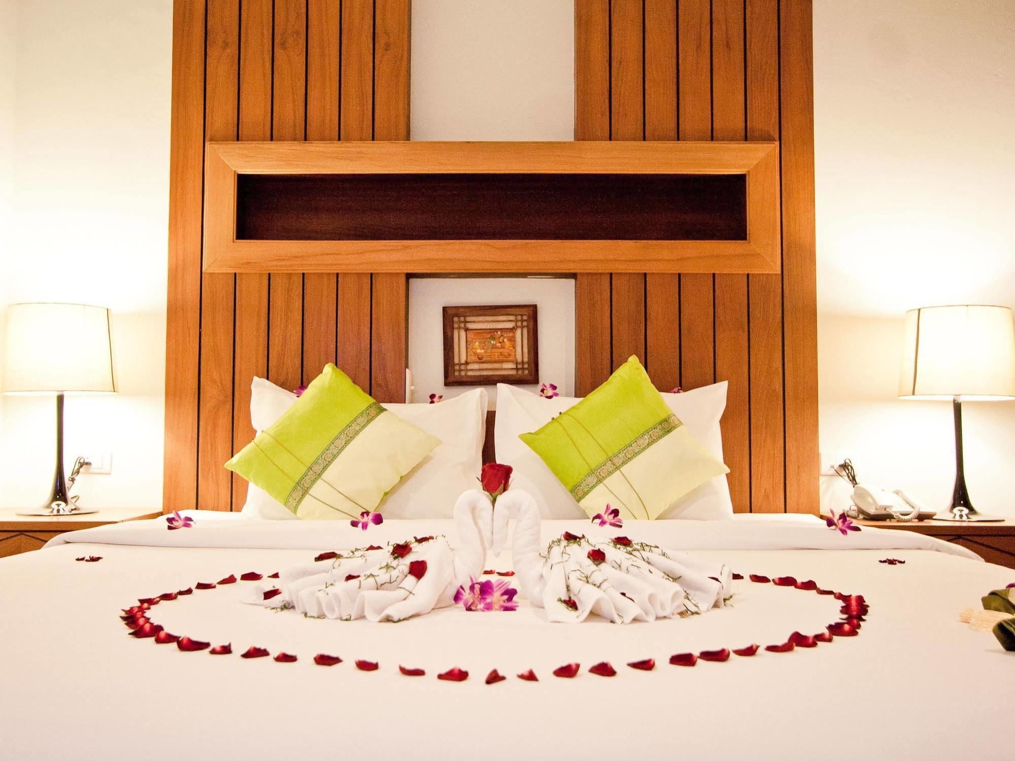 The Chambre Patong Экстерьер фото